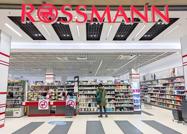 Polonia Bydgoszcz Enero 2022 Rossmann Drogeria Parfumeria Cosmetic Shop Señalización — Foto de Stock
