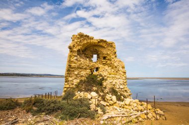 Saint Lucie Bölgesel Doğal Rezerv, Port-la-Nouvelle, Fransa 'daki La Vielle-Nouvelle Kulesi.