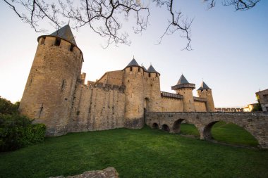 Carcassonne Ortaçağ Comtal Kalesi Yan Görünümü