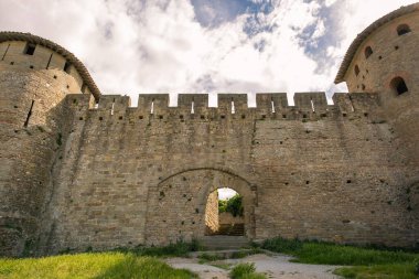 Carcassonne Ortaçağ Kalesi (Cite Ortaçağ) Kuzey Girişi Veranda, Duvar ve Kuleler