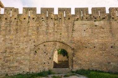 Carcassonne Ortaçağ Kalesi (Cite Ortaçağ) Savaşlı Kuzey Girişi Veranda Duvarı