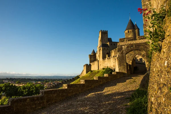 Carcassonne Middeleeuwse Citadel Western Entree Deur Met Ronde Markeringen Achtergelaten — Stockfoto