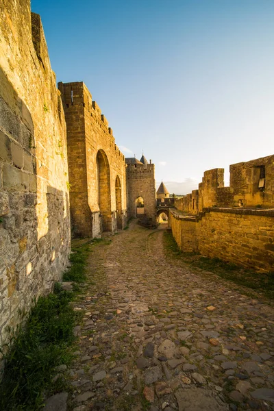 Carcassonne Francja Średniowieczne Drzwi Wejściowe Cytadeli Bitwy Zachodzie Słońca — Zdjęcie stockowe