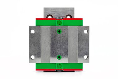 Doğrusal tramvaylı eski bir doğrusal yatağın beyaz arka planda izole edilmiş Macro fotoğrafı.