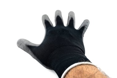 Siyah iş eldiveni açık avuç içi lateksle kaplı, beyaz arka planda izole edilmiş, üst avuç içi görünür..