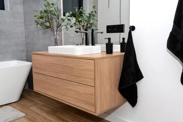 Lavabo Moderno Baño Armario Montado Pared Con Grifo Negro Mate —  Fotos de Stock