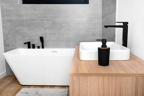Lavabo Moderno Baño Armario Montado Pared Con Grifo Negro Mate —  Fotos de Stock