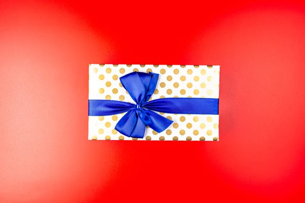 Gift Wrapped White Paper Gold Circles Wrapped Blue Ribbon Tied — Stock Fotó