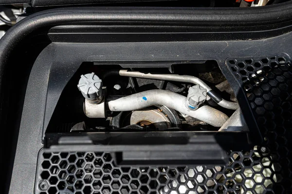 Tubi Aria Condizionata Alluminio Con Tappo Situati Nel Vano Motore — Foto Stock