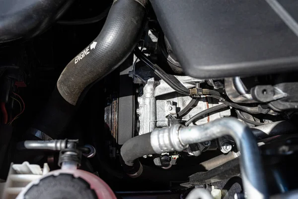 Airco Compressor Personenauto Met Dieselmotor Motorruimte — Stockfoto