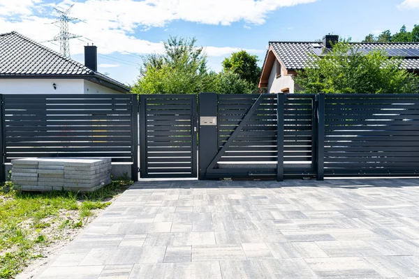Modern Panel Fence Anthracite Color Visible Sliding Gate Garage Wicket — Foto de Stock