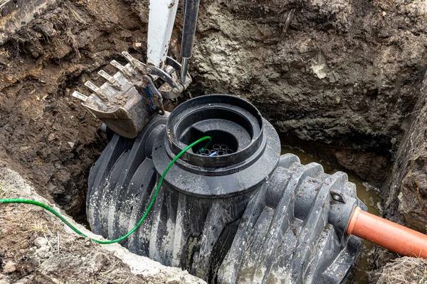 Installation Single Chamber Home Sewage Treatment Plant Excavator Raises Tank — Photo