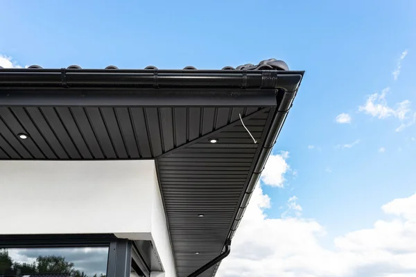 Den Dachstühlen Ist Eine Moderne Graphit Fischgrätdachverkleidung Befestigt Sichtbar Eingeschaltete — Stockfoto
