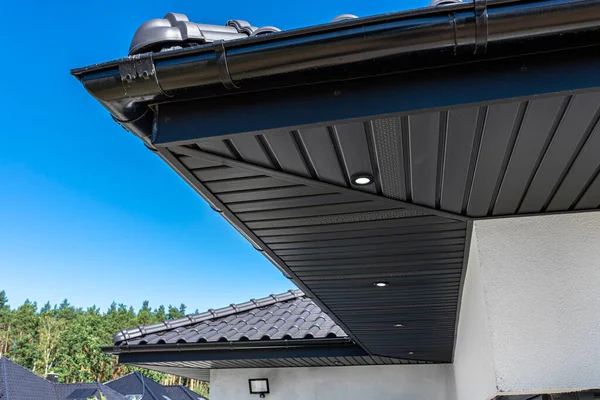 Den Dachstühlen Ist Eine Moderne Graphit Fischgrätdachverkleidung Befestigt Sichtbar Eingeschaltete — Stockfoto