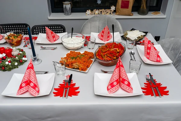 Стол Накрытый Перед Ужином Рождество Польше Видимые Запеченные Филе Рыбы — стоковое фото