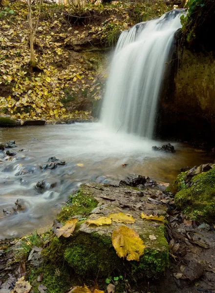 Höstens vattenfall — Stockfoto