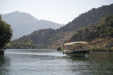 üzerinde nehir dalyan, Türkiye