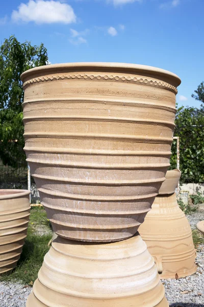 Jugs in a potter's workshop. Island of Crete — Stock Photo, Image