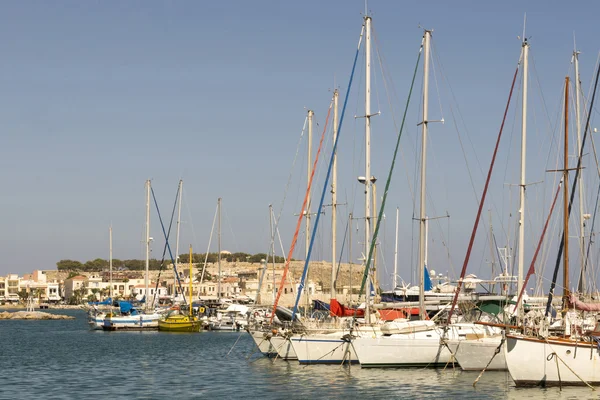 Naves en el puerto de Rethymnon.Krete — Foto de Stock