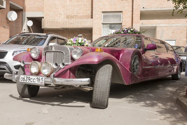 Ροστόφ στον Ντον, Ρωσία-Σεπτέμβριος 21 - όμορφο αυτοκίνητο διακοσμημένο πνεύμα — Φωτογραφία Αρχείου