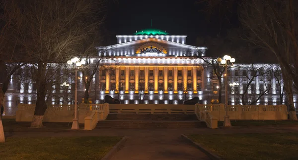 Construction de la Banque de Russie éclairage décoratif allumé — Photo