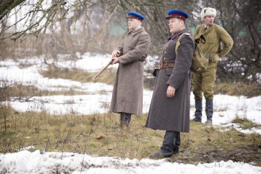 Rus Subayı savaş açısından inceler.