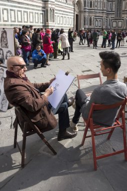 sanatçının bir genç adam çizer. Giotto'nun Çan kulesi gelen turist