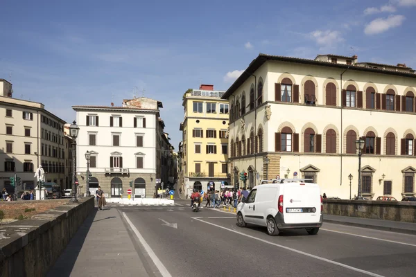Turystów odwiedzających zabytki Florencji w marcu 31,2014 — Zdjęcie stockowe