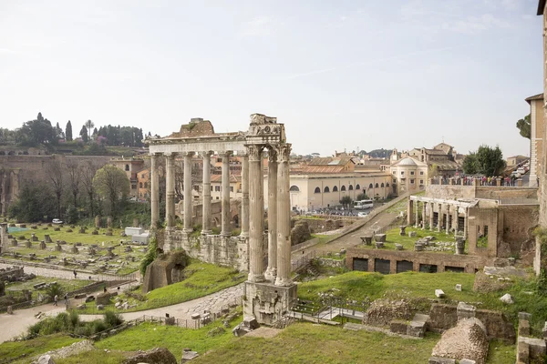 Tourists visiting the Roman Forum — Stock Photo, Image