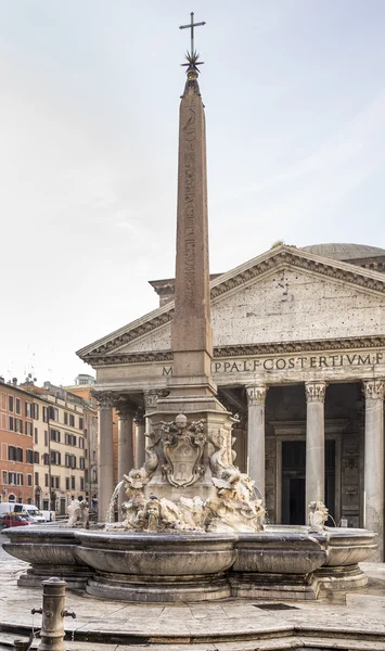 Fontány a Pantheonu v čtvercové rotonda (architekt giaco — Stock fotografie