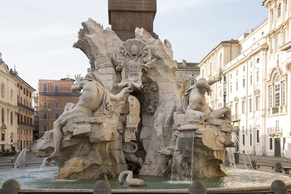Fontein van de vier rivieren (architect bernini) op piazza navona — Stockfoto
