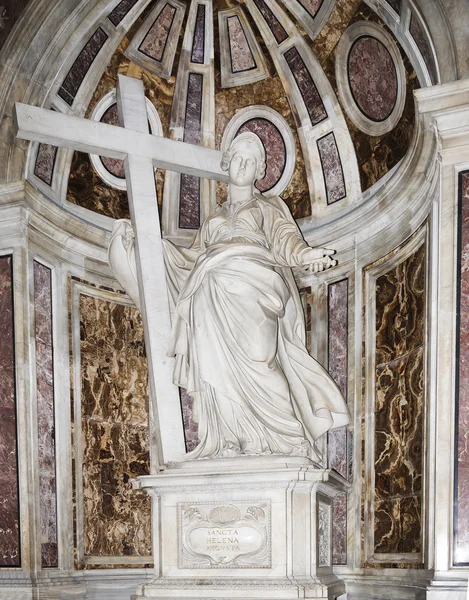 Standbeeld van Sint-helena in st. peter's Basiliek — Stockfoto