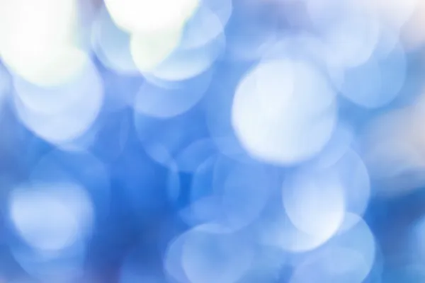 Natürliches Bokeh auf blauem Hintergrund — Stockfoto