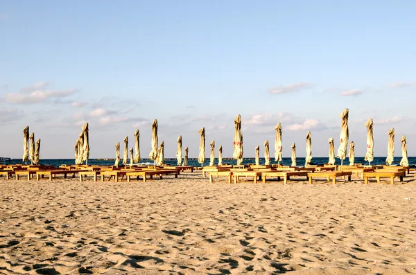 Umbrella on the beach — Stock Photo, Image