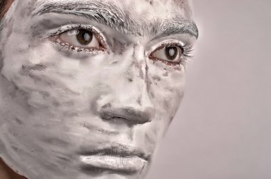 adam yüz ifadesi ile boyalı