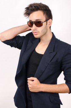 Gözlüklü genç güzel iş adamı