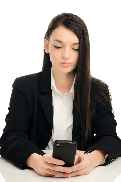 Hermosa mujer de negocios usando un teléfono móvil en el trabajo —  Fotos de Stock