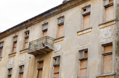 eski bina cephe, terk edilmiş evde