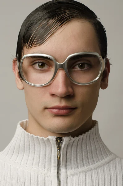 Beautiful man wearing eyeglasses and looking like a geek — Stock Photo, Image