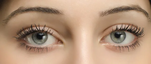 Close up on a beautiful woman eyes — Stock Photo, Image