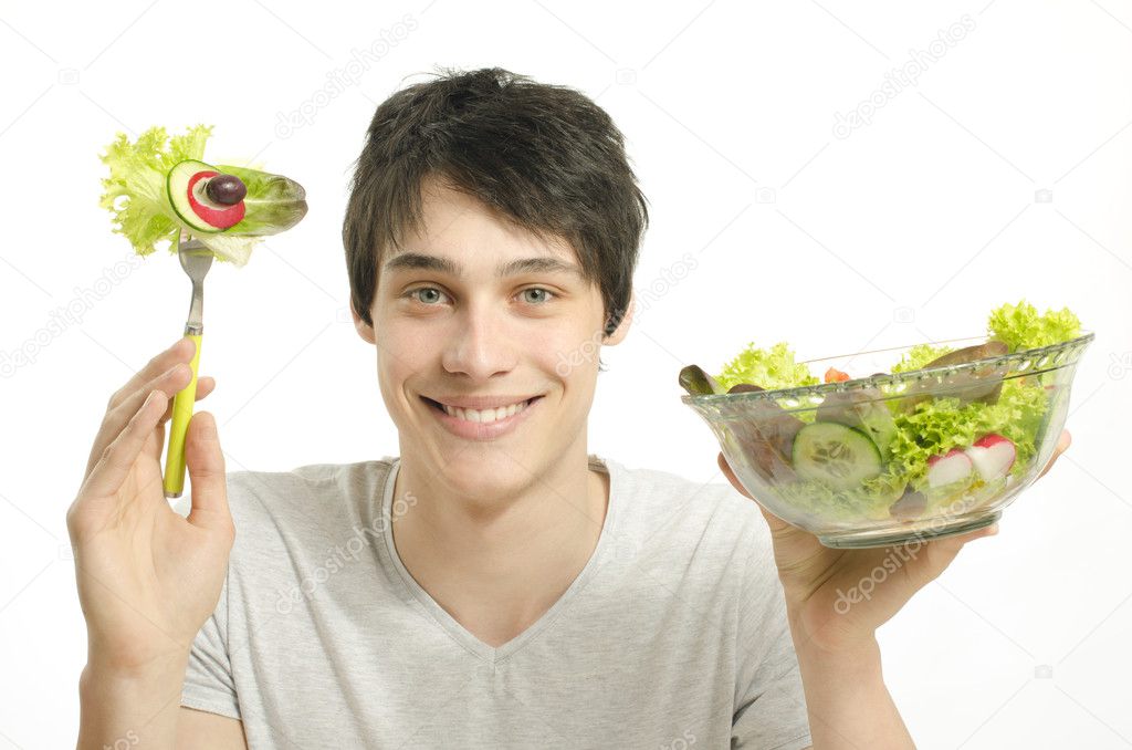 L Uomo è Ciò Che Mangia Uomo che mangia insalata sana biologica per una dieta perfetta. Cibo