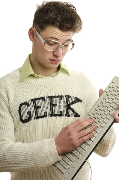 Geek jugando videojuegos con un teclado, jugador con gafas — Foto de Stock