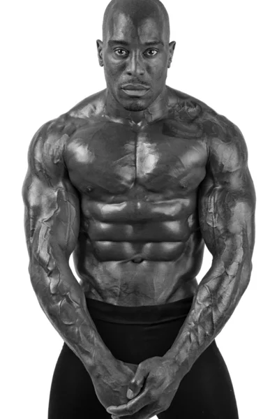 Homme bodybuilder fort avec abdos, épaules, biceps, triceps et poitrine parfaits — Photo