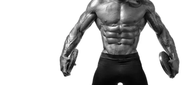 Entrenamiento de culturistas con pesadas mancuernas. Hombre fuerte con abdominales, hombros, bíceps, tríceps y pecho perfectos. Aislado sobre fondo blanco — Foto de Stock