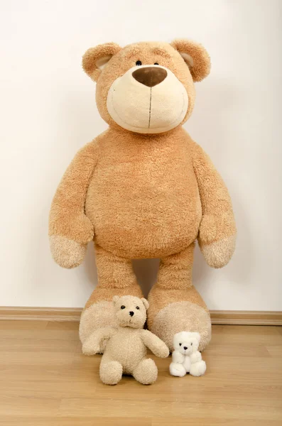 A family of bear toys, one big and two small — Stock Photo, Image