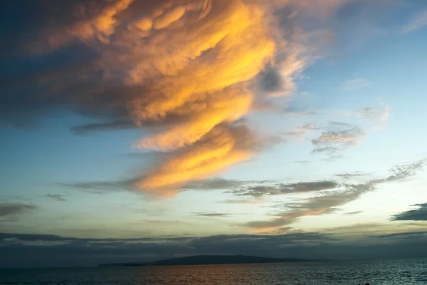 Хмари над Molokini — стокове фото