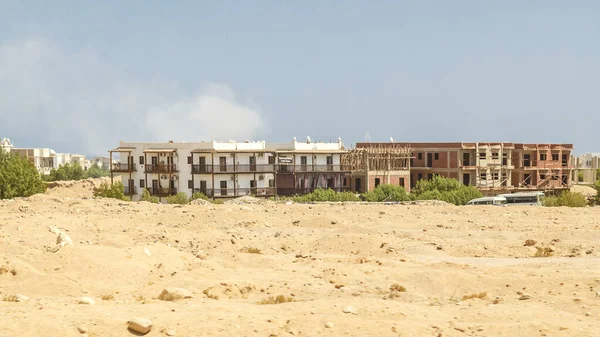 在埃及沙漠中央新建的房屋. — 图库照片
