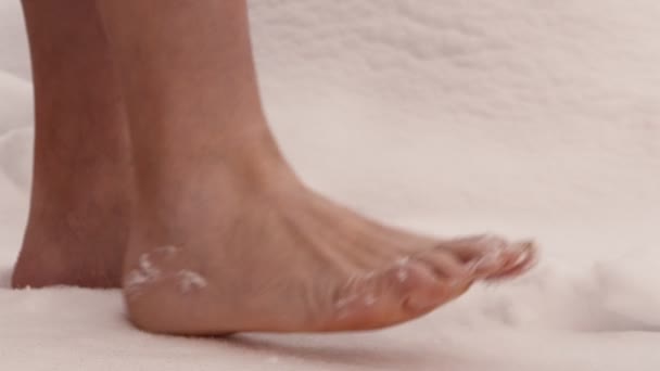 Pieds nus dans la neige durcissement immunité accrue — Video