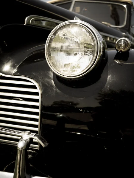 Carro clássico preto e branco — Fotografia de Stock