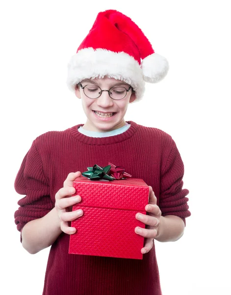 Adolescente recibiendo un regalo de Navidad —  Fotos de Stock